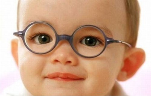 ребенок в очках